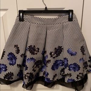 Express size 2 skirt with pockets!